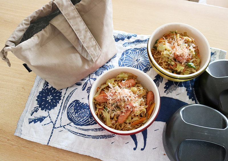 麺をローテーション入りさせて負担軽減！「焼きそば学童弁当」