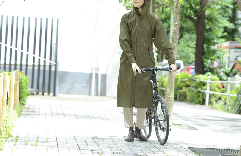 雨の日でも自転車を諦めない！ファッション性も◎な自転車用レインコート