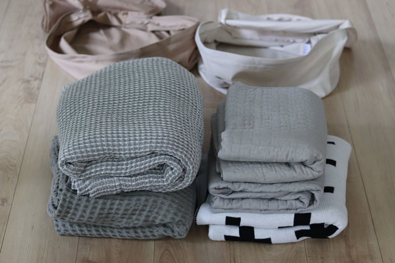夏の寝具もすっぽり収納。「布団収納ケース」インスタグラマーさんの使い方レポ