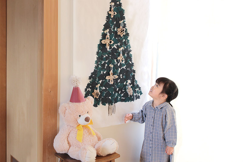 憧れの大きなツリーを気軽に。手狭なわが家にも飾れる「クリスマス　タペストリー」