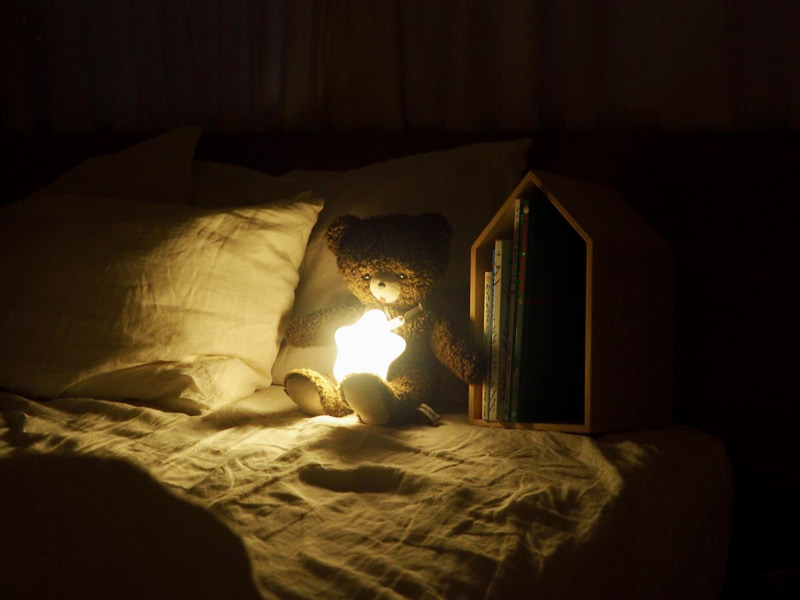 寝る前の読み聞かせにちょうどいい。やさしい灯りが心地いい「えほん
