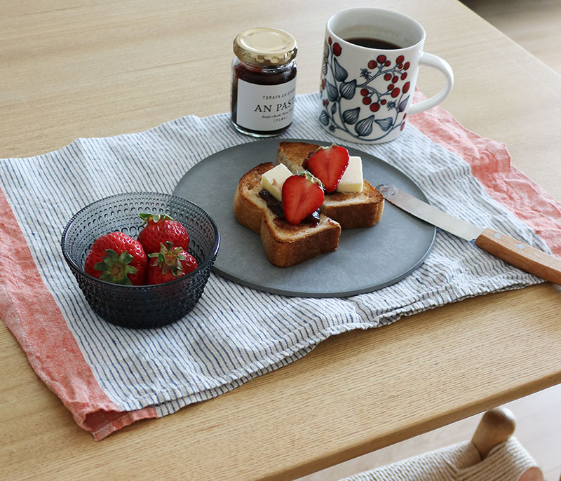 テーブルでのカットにはコレ！「つばめのナイフ」＆「チョップレート」のダブル使いで食卓をもっと便利で豊かに