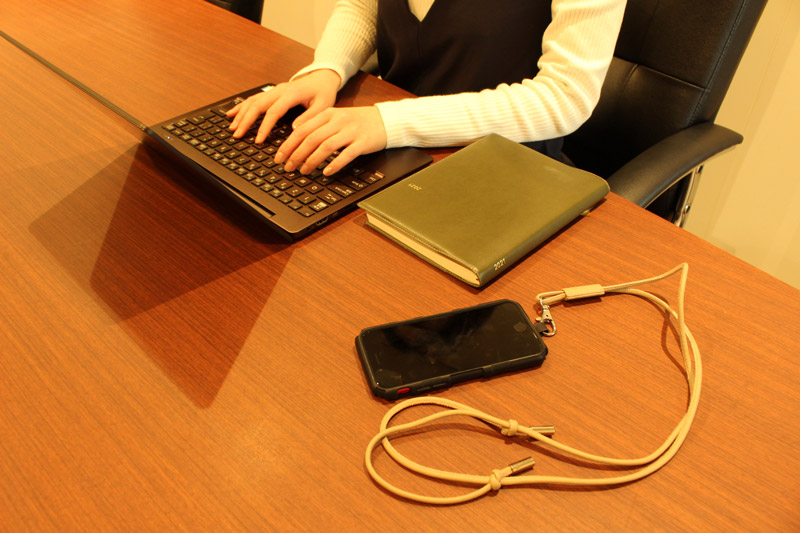 【初回入荷分即完売】もう落とさない、なくさない！2wayスマホストラップ、再入荷しました