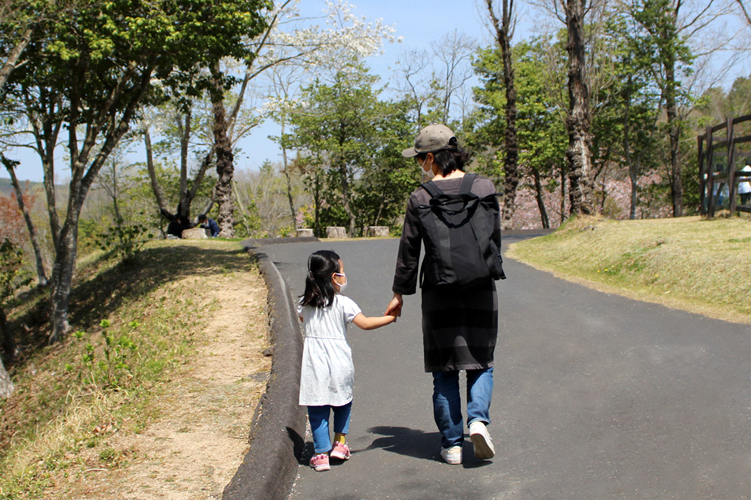 こう見えて保冷リュックです。子育てママは、買い物もレジャーも両手フリーが安心！