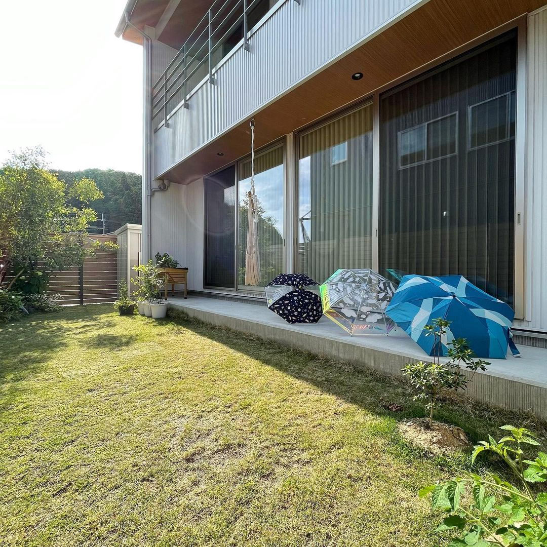 デザインだけじゃない！軽量＆コンパクトだから雨の日はもちろん、日差しの強い日にも持ち歩ける【インスタグラマーさんのものえらび】