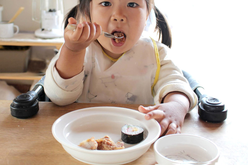 離乳食期から愛用してます。名品「すくいやすいうつわ」にアンジェ限定デザイン登場