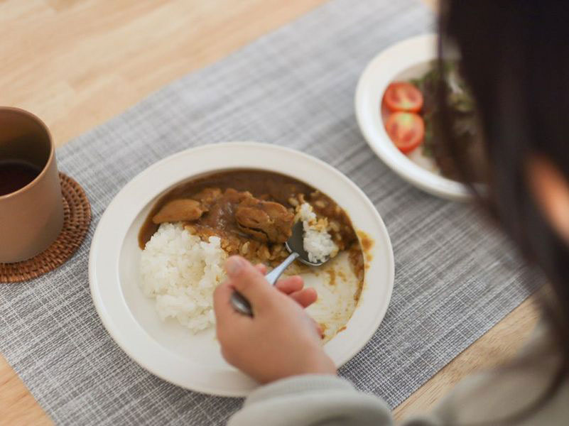 スプーン練習の鍵は「うつわ選び」にあり！すくいやすいうつわで、こぼさず食べれたね！インスタグラマーさんの素敵な食卓をご紹介。