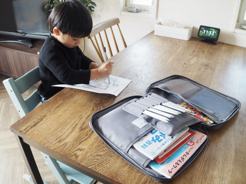 子どもひとりでお片付けしやすく、取り出しやすい。文房具をひとまとめにできる「お絵かきバッグ」