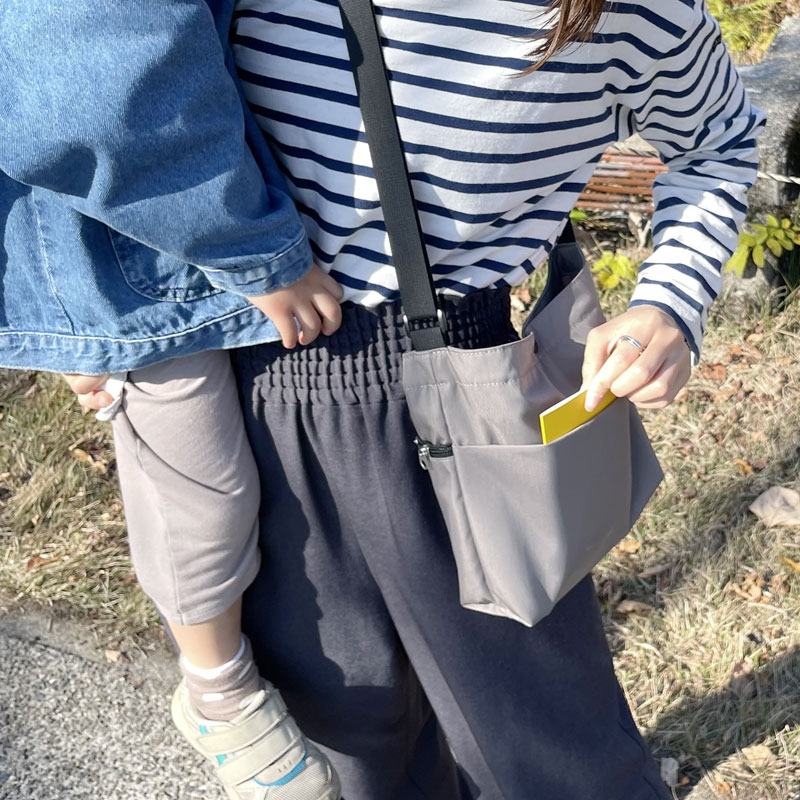 お出かけの新定番「公園バッグ」！ごみ箱ポケットが旅先にも子どもとのお出かけにも便利なんです！