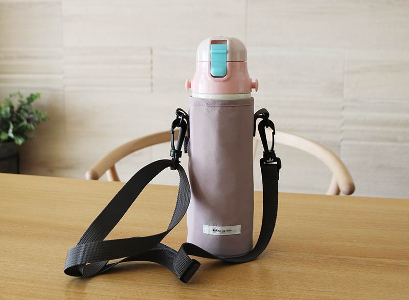 シンプルなステンレスボトルを通学水筒に。傷や汚れを守る「クッカヤプーの水筒カバー」