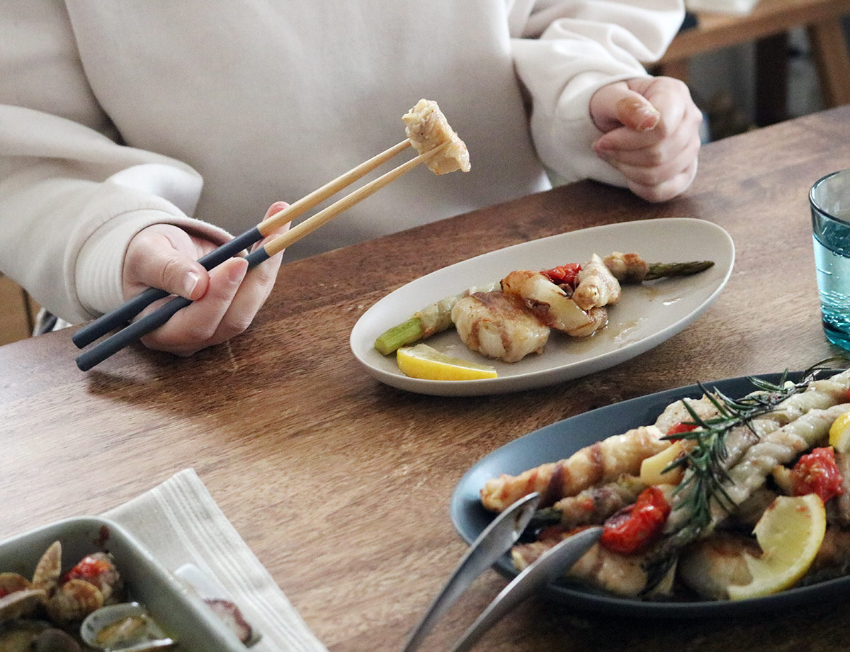 魚焼きグリルでメイン料理が完成！「グリラー」春の限定カラーが復活登場