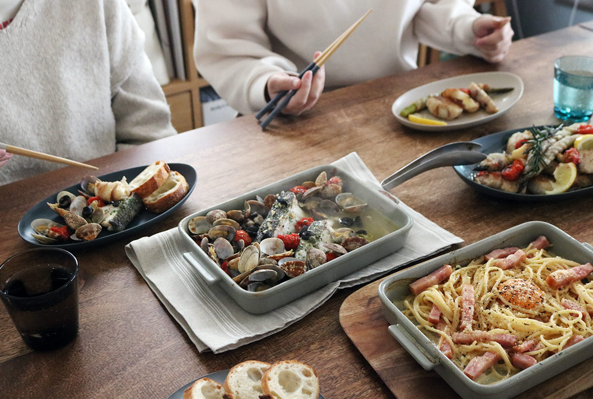 魚焼きグリルでメイン料理が完成！「グリラー」春の限定カラーが復活登場