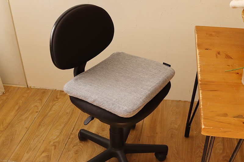 お気に入りの椅子も快適な座り心地に。腰への負担を軽減してくれるbon