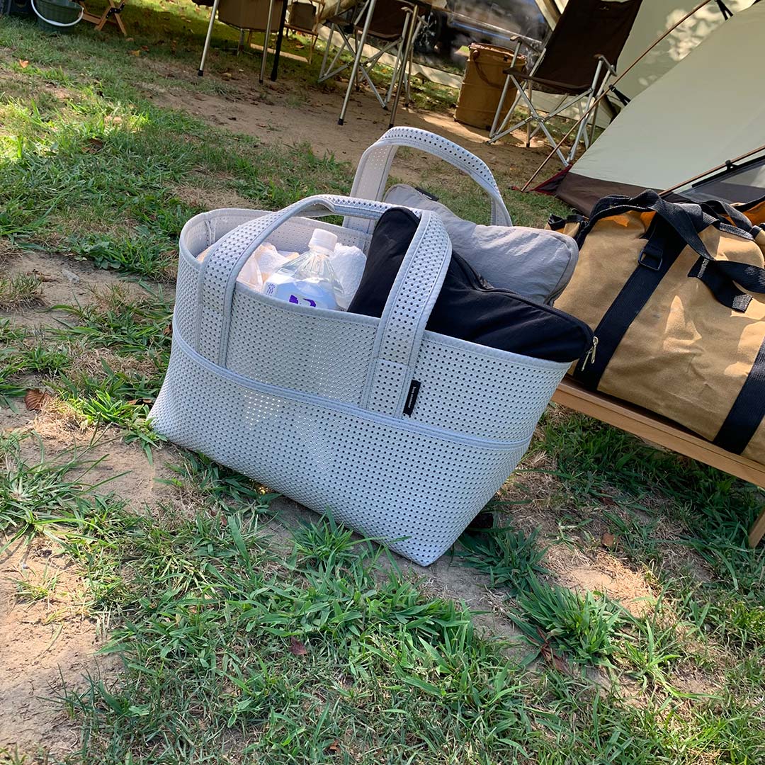 かさばる荷物もぽんぽん入れて一気に運べる 夏のレジャーに大活躍「大容量　洗えるトートバッグ」