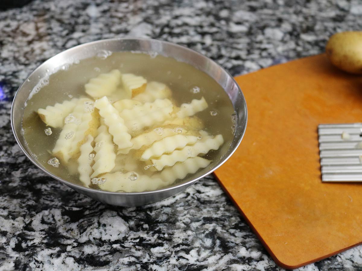 まるでお店みたい！ついつい手が止まらなくなるカリッとホクホク「フライドポテトの作り方」