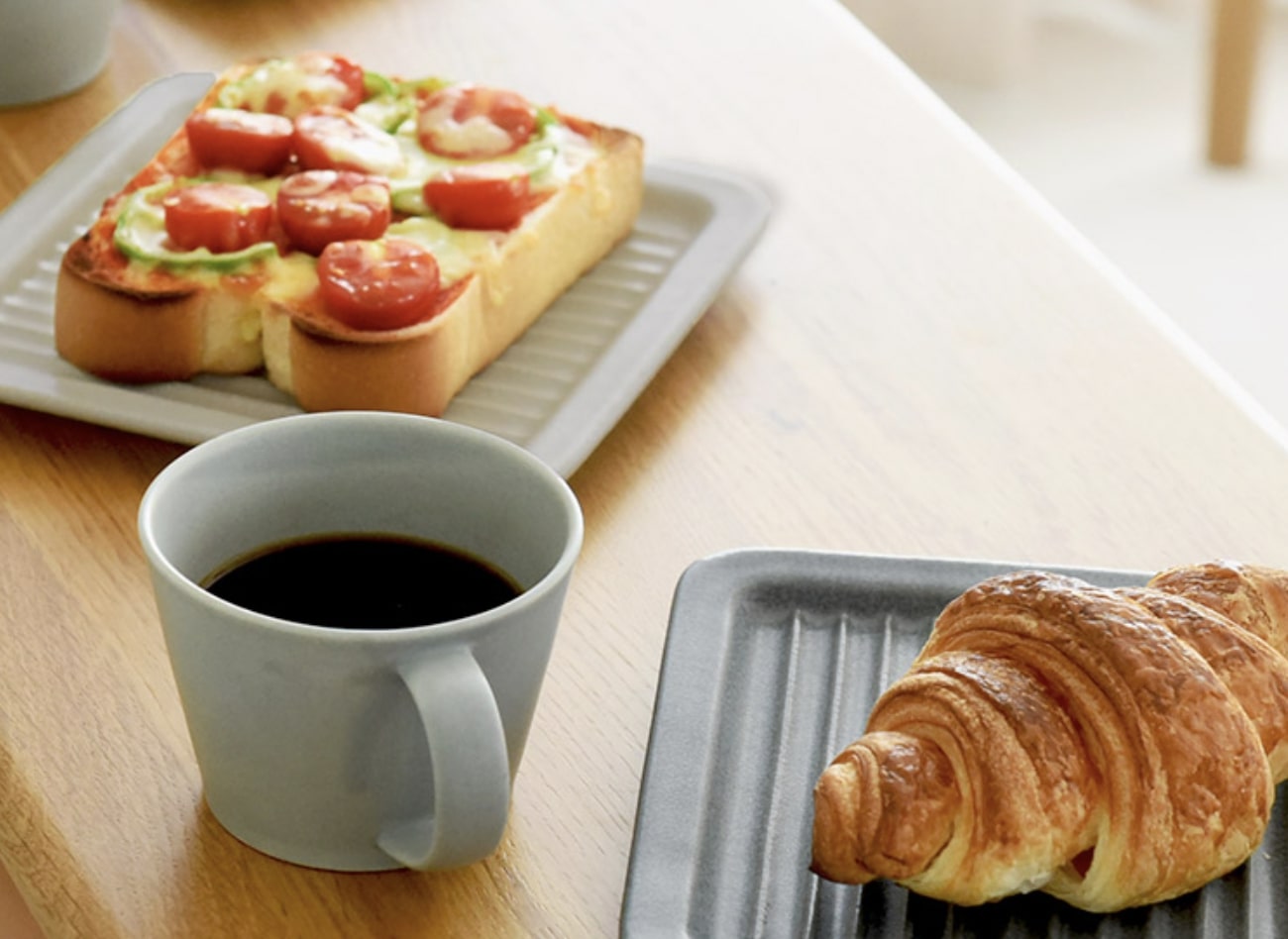 「パン専用なんて贅沢じゃない？」そんなスタッフも心変わりしたトースト皿の実力とは！スタッフ3名の使用レポをお届け