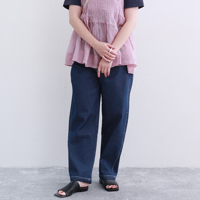 デニム好きが思わず唸る。“新感覚の軽やかさ”をスタッフ3名が体験してみました