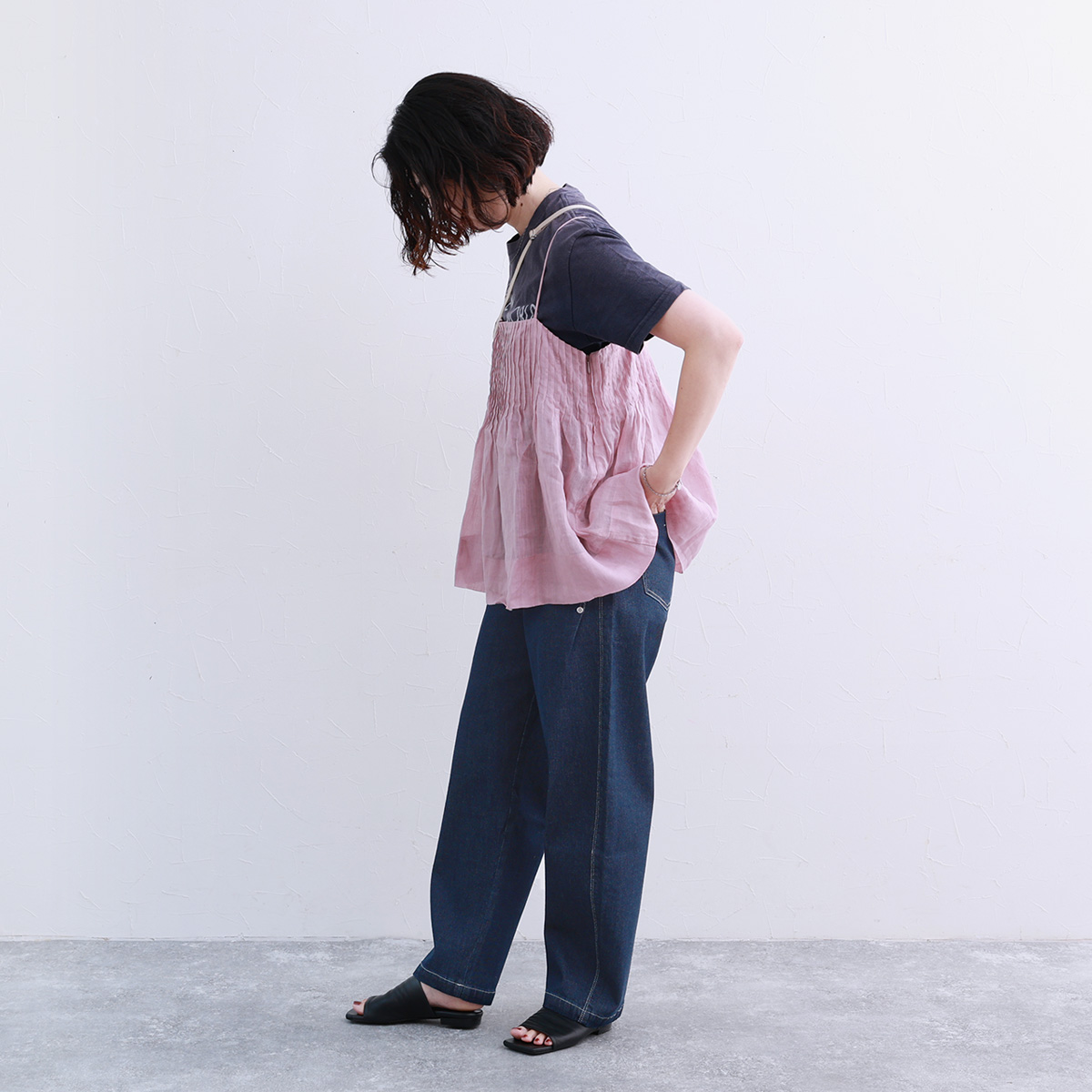 デニム好きが思わず唸る。“新感覚の軽やかさ”をスタッフ3名が体験してみました