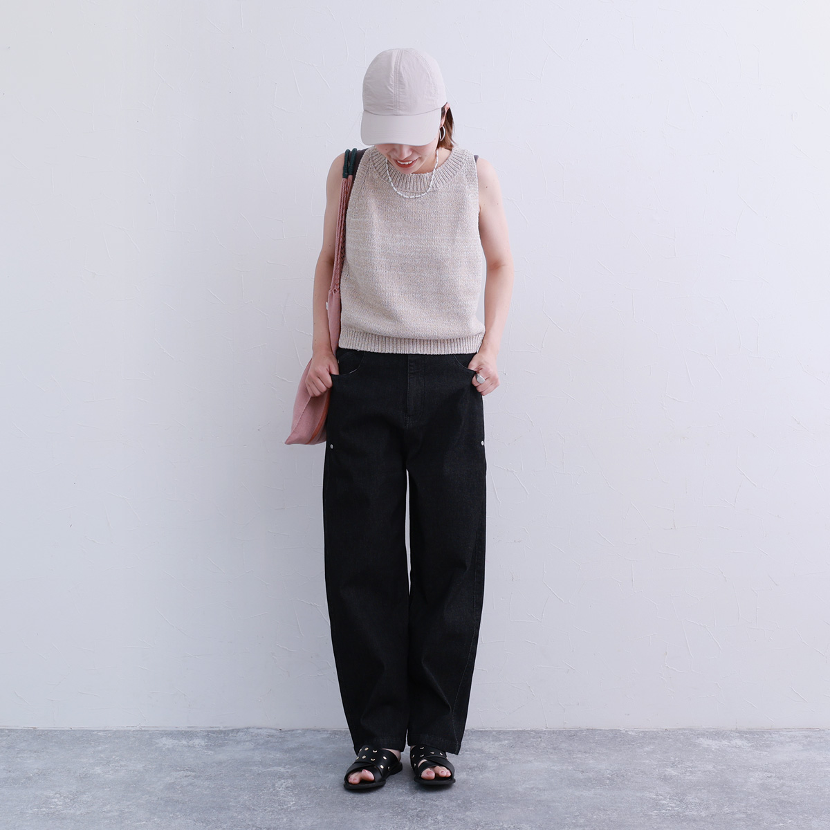 デニム好きが思わず唸る。“新感覚の軽やかさ”をスタッフ3名が体験してみました