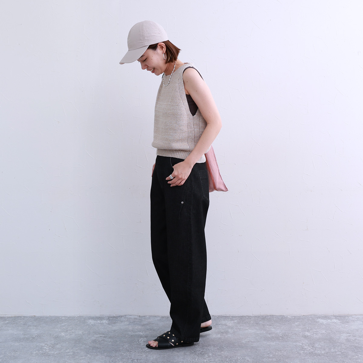 デニム好きが思わず唸る。“新感覚の軽やかさ”をスタッフ3名が体験してみました