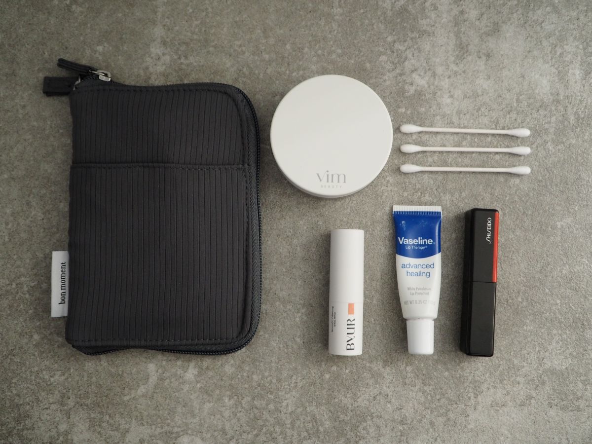 探しやすい手帳型で、小物迷子が解決！「旅上手になれる手帳型ミニポーチ」が、日常使いにもぴったりだった話