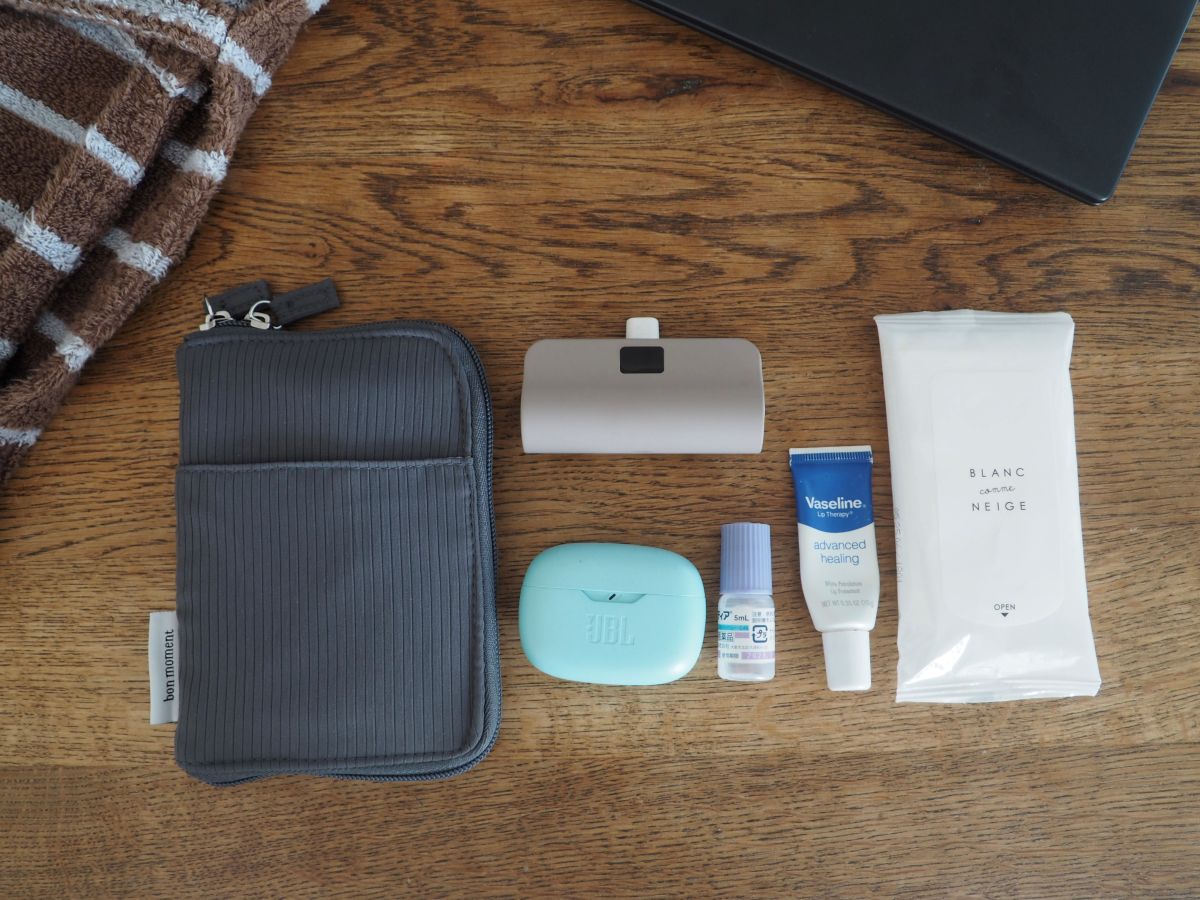 探しやすい手帳型で、小物迷子が解決！「旅上手になれる手帳型ミニポーチ」が、日常使いにもぴったりだった話