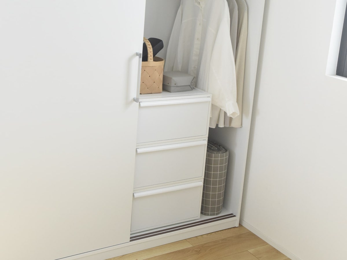 ウォークインクローゼットに置くならこれ！奥行き浅めが使いやすい、新クローゼットシステム登場