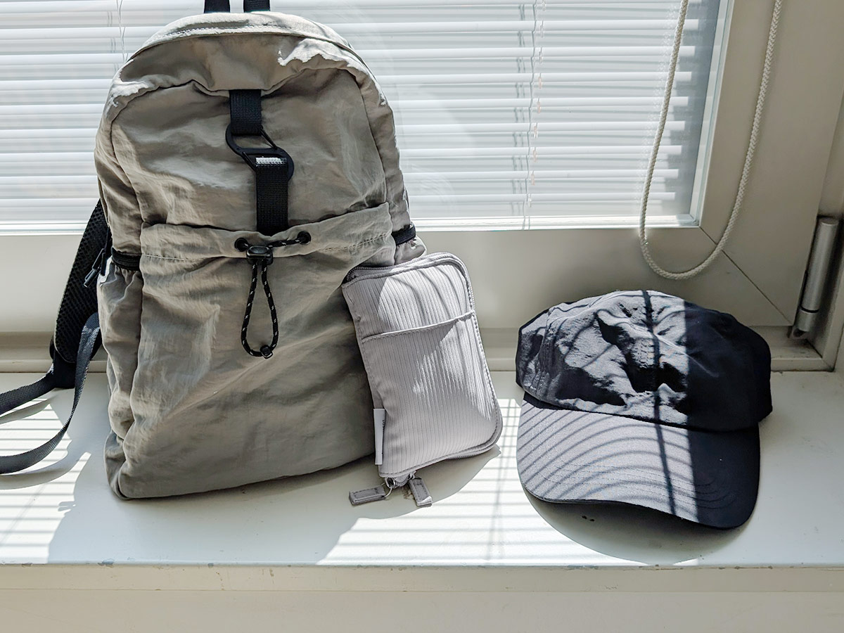 収納上手な４in１。小物迷子がなくなる「手帳型ミニポーチ」、スタッフは旅にも趣味にも愛用中〜