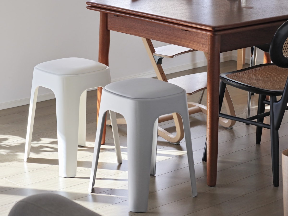 もちもち座面でおもてなし。来客時にも助かるクッションつきスツールのある暮らし【インスタグラマーさんのもの選び】