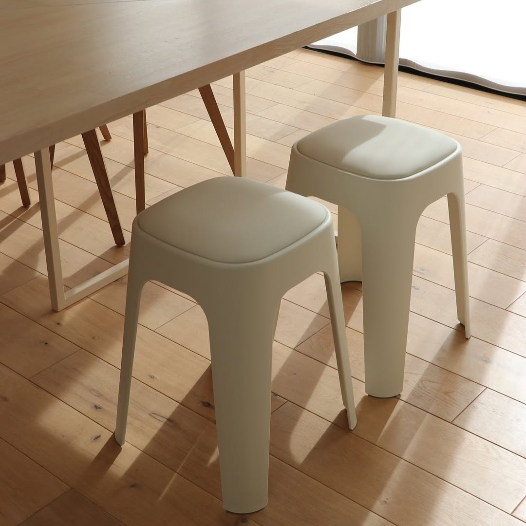 もちもち座面でおもてなし。来客時にも助かるクッションつきスツールのある暮らし【インスタグラマーさんのもの選び】