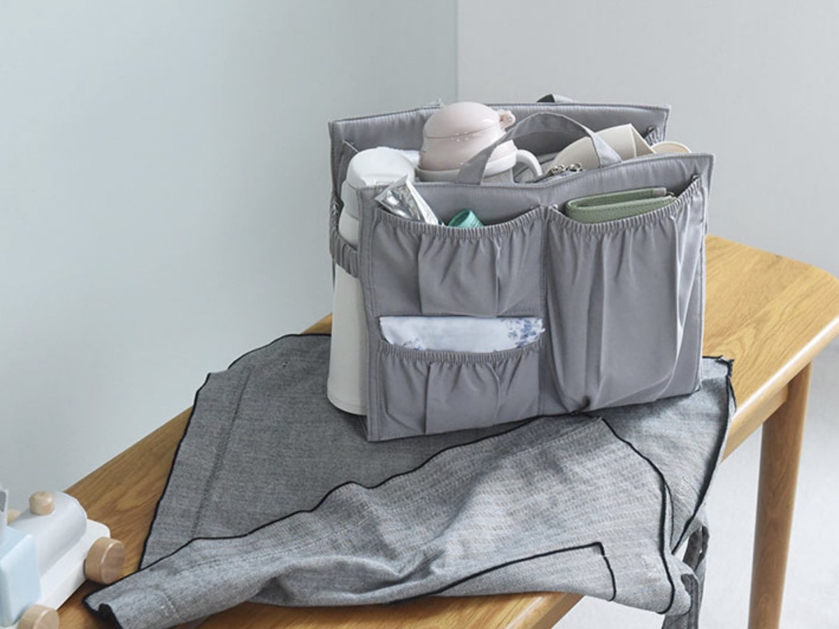 ベビーとの帰省にも！ただのトートを多機能ママバッグに変える裏技アイテムの話【インスタグラマーさんのもの選び】