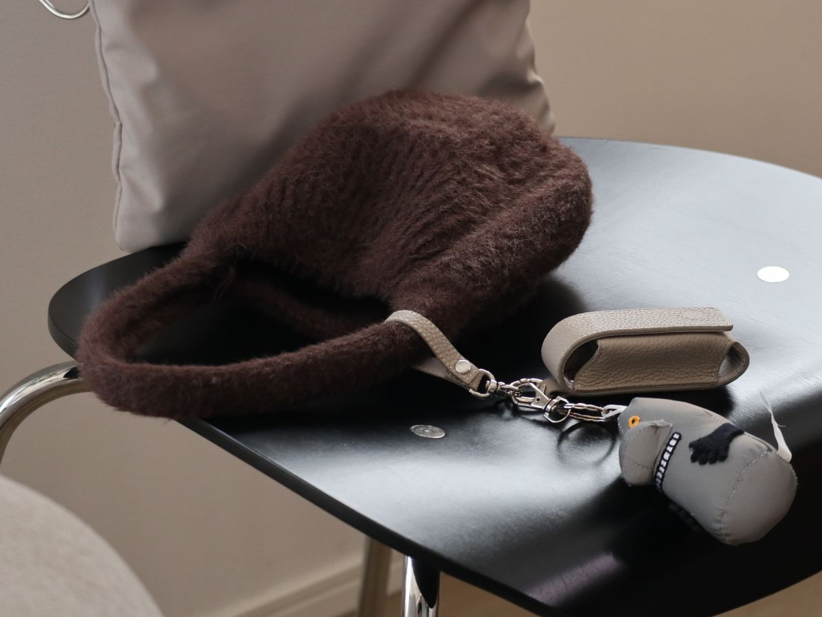 化粧直しも、身だしなみチェックも一瞬で。買って正解！スタッフのお気に入り「本革リップケース」レポ