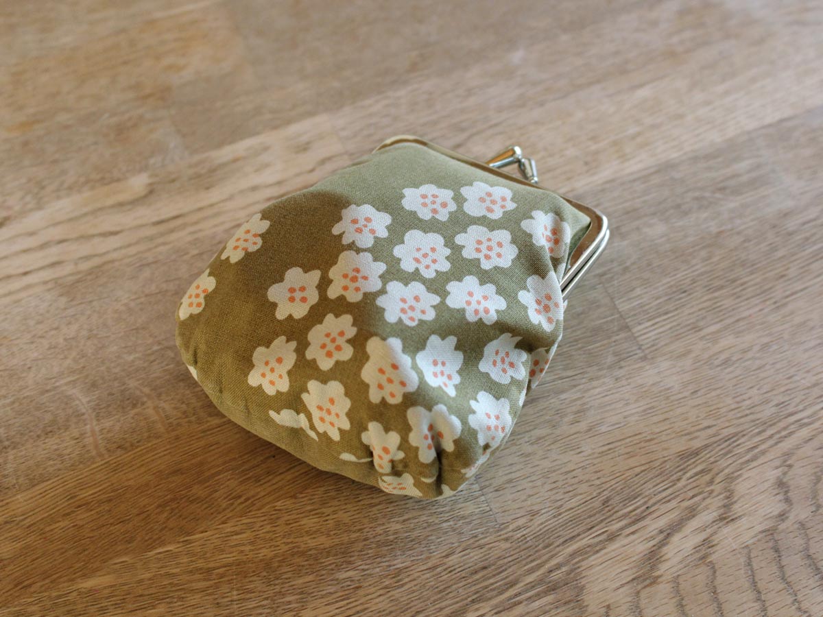 まるで四次元ポケット？「手帳型ミニポーチ」を、何でも出てくるお道具ポーチに