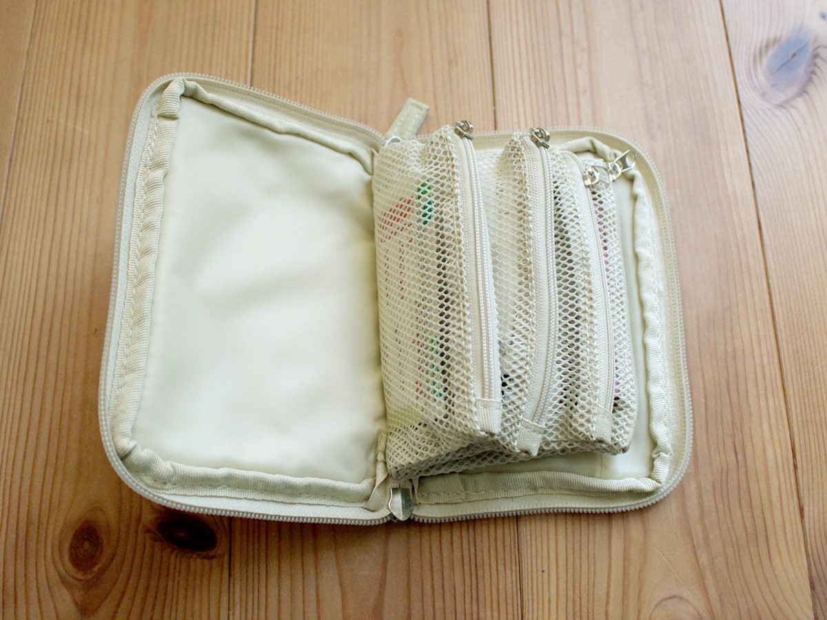 まるで四次元ポケット？「手帳型ミニポーチ」を、何でも出てくるお道具ポーチに