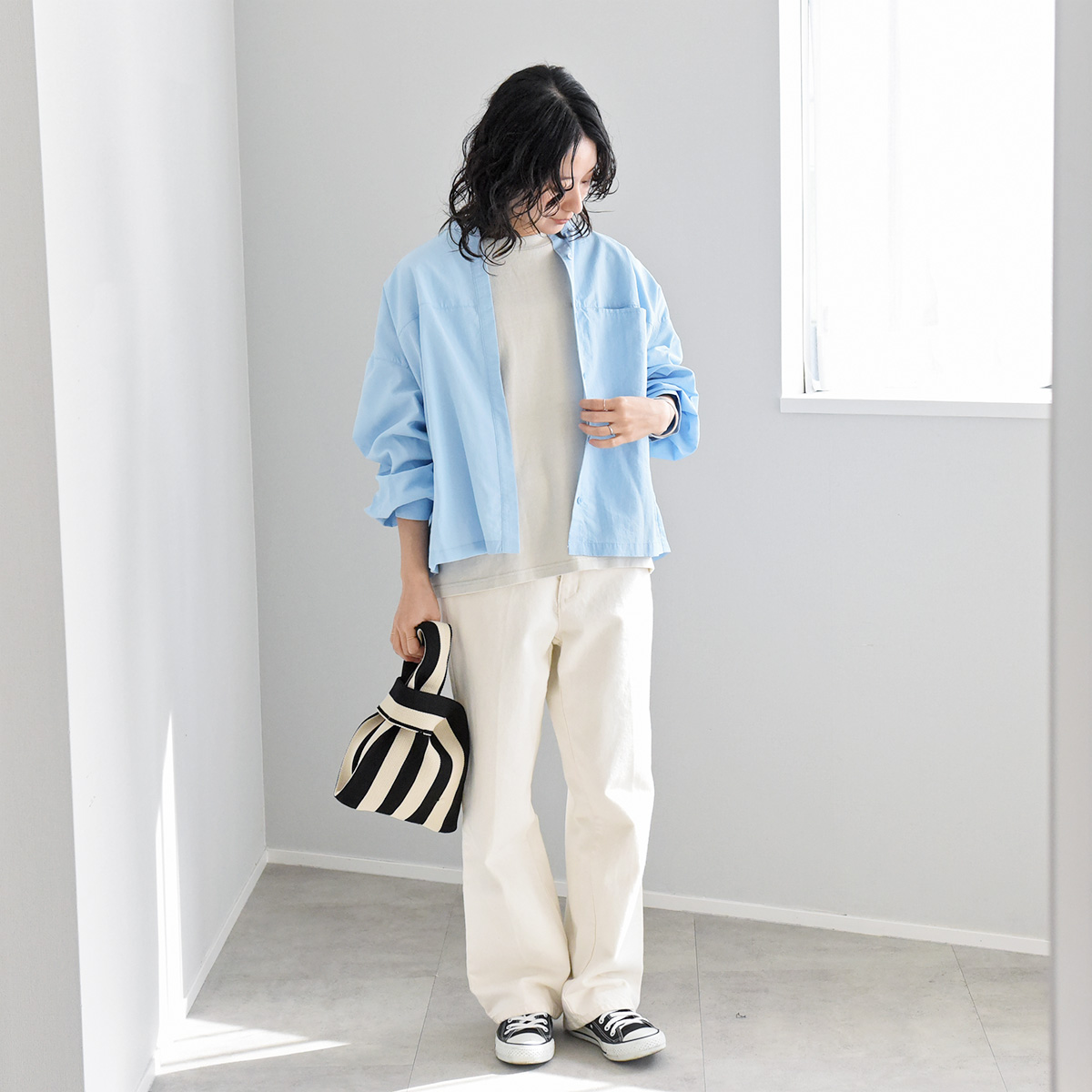 色であそぶ春の装い。後ろ姿に隠れたヒミツあり、風通しのいいブラウス届きました