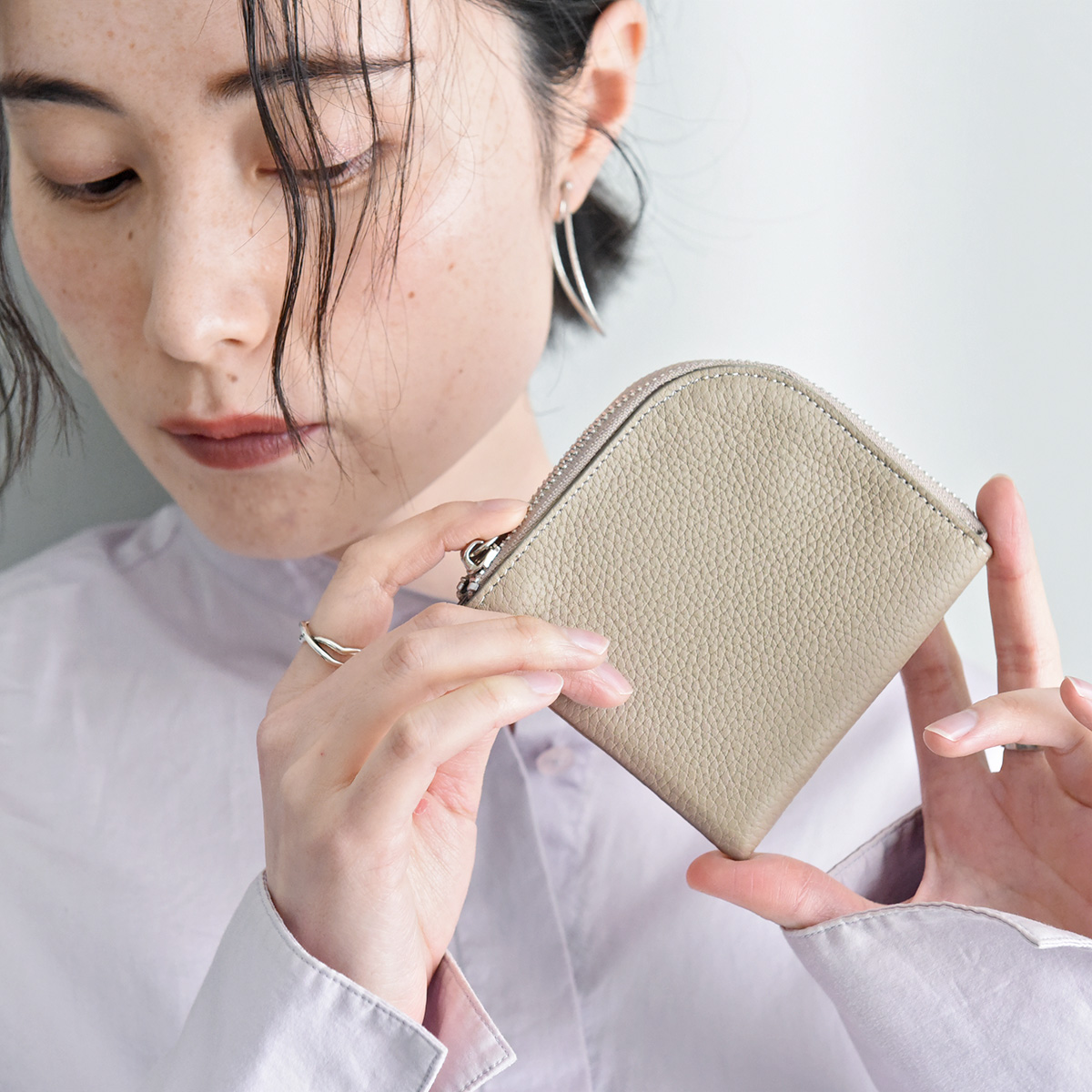 春のお財布決～めた！ミニマル派スタッフのハートを掴んだ、わずか8mmの新作はこれ