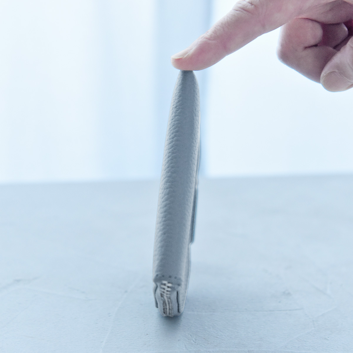 春のお財布決～めた！ミニマル派スタッフのハートを掴んだ、わずか8mmの新作はこれ