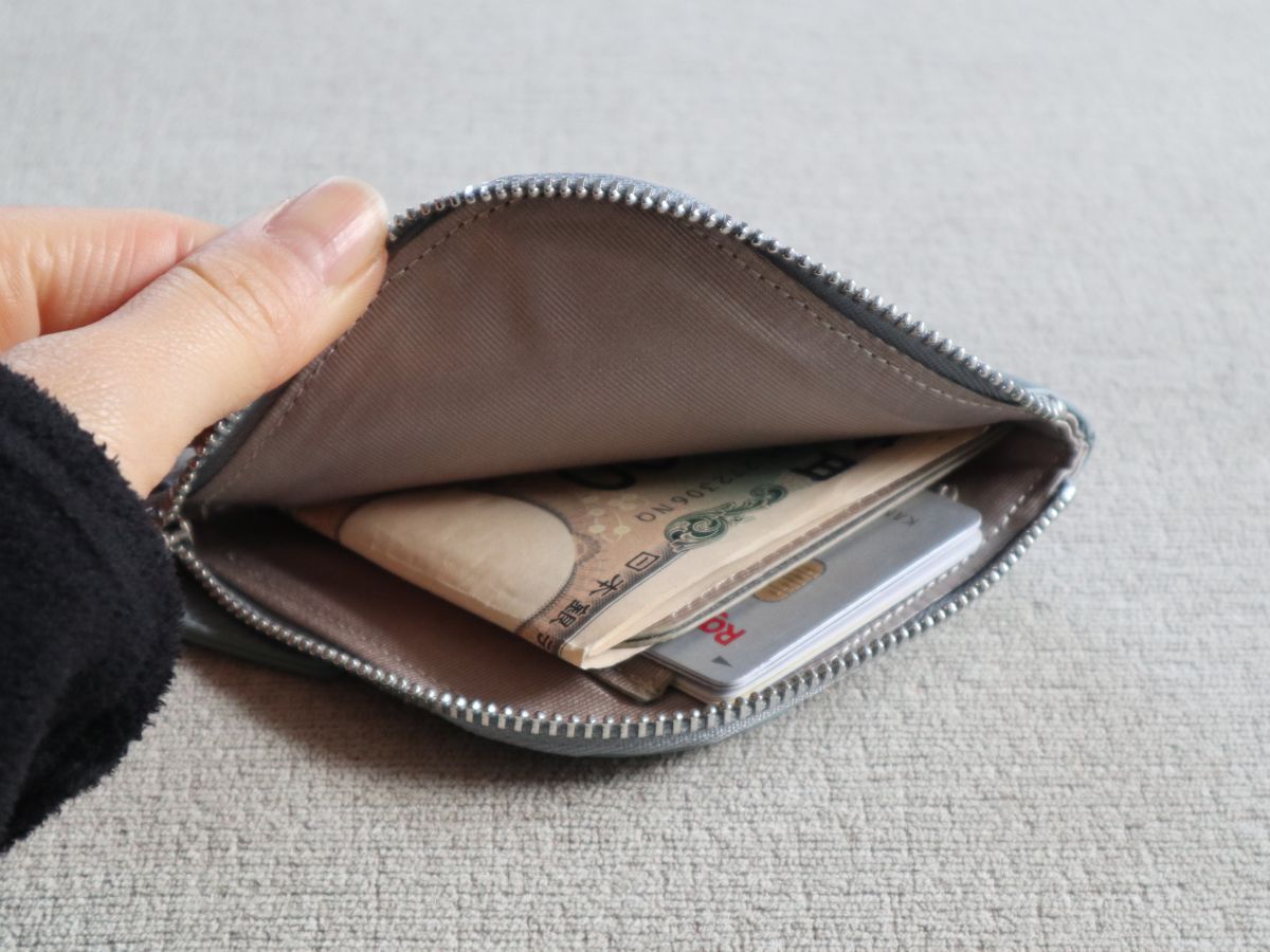 春のお財布決～めた！ミニマル派スタッフのハートを掴んだ、わずか8mmの新作はこれ