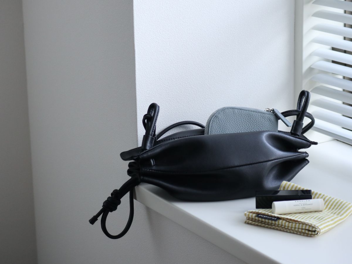 春のお財布決～めた！ミニマル派スタッフのハートを掴んだ、わずか8mmの新作はこれ