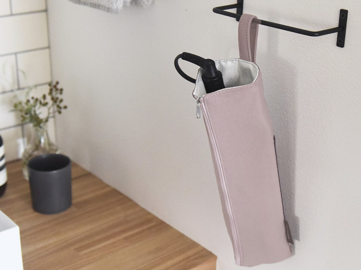 『バタバタの朝・散らかる洗面所』を卒業したい方へ。スタッフの太鼓判、耐熱300℃ヘアアイロンポーチを！