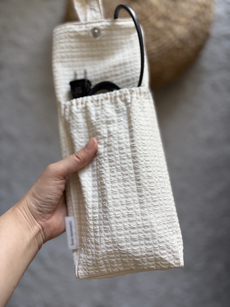 『バタバタの朝・散らかる洗面所』を卒業したい方へ。スタッフの太鼓判、耐熱300℃ヘアアイロンポーチを！