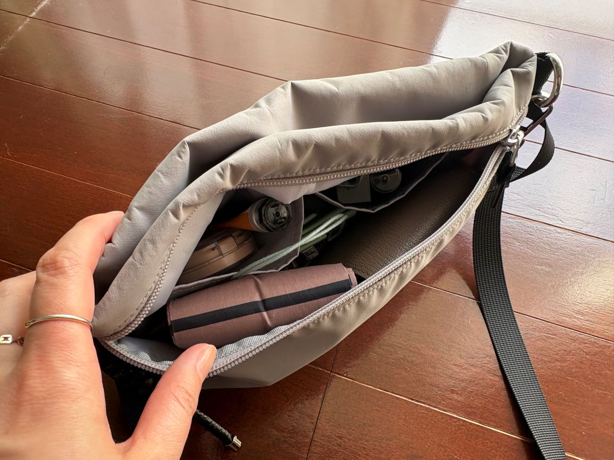 バイヤーの休日に密着、お供したのはフラットなのにたっぷり大容量！ママカルショルダー