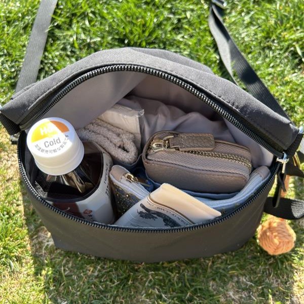 バイヤーの休日に密着、お供したのはフラットなのにたっぷり大容量！ママカルショルダー