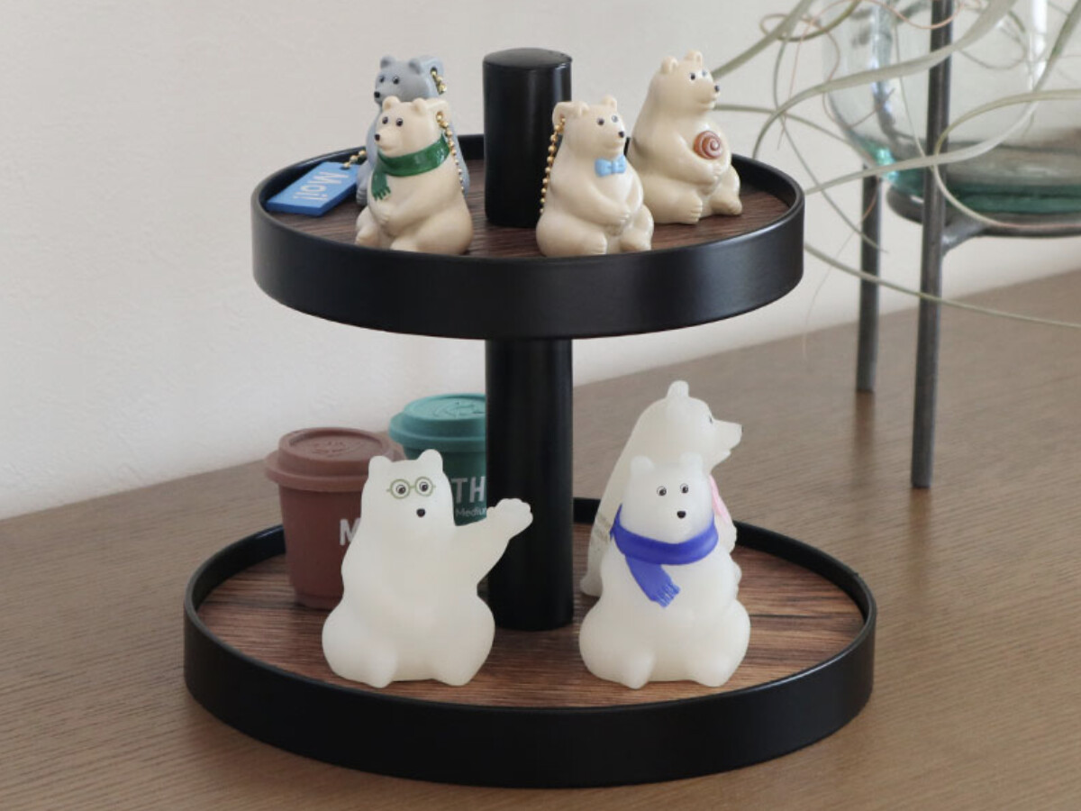 お店のディスプレイ術をサラッと再現！飾れる2段ツリーで、スタッフの「大好きなもの」に特等席を。