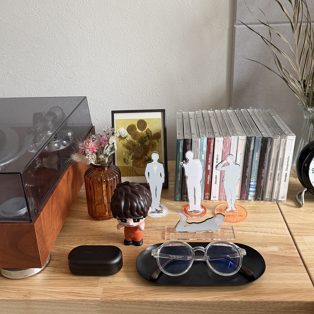 お店のディスプレイ術をサラッと再現！飾れる2段ツリーで、スタッフの「大好きなもの」に特等席を。