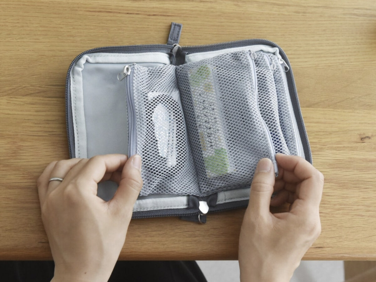 花粉症さんの救世主かも！目薬がすぐ見つかる＆薬の補充もラクな「手帳型ポーチ」にIGさんも高評価