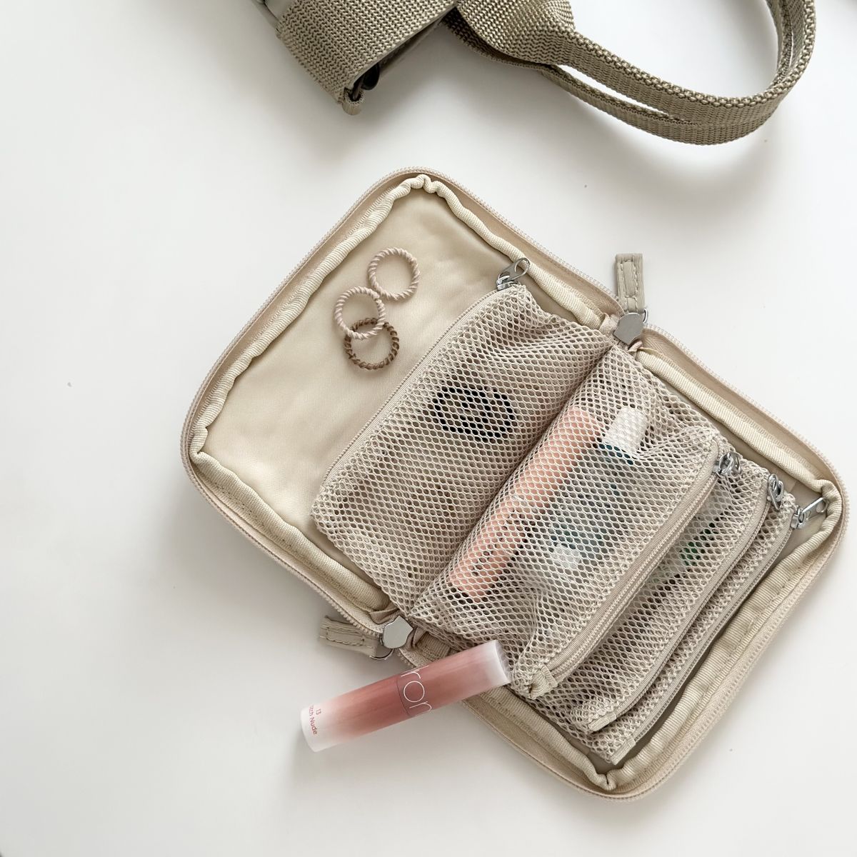 花粉症さんの救世主かも！目薬がすぐ見つかる＆薬の補充もラクな「手帳型ポーチ」にIGさんも高評価