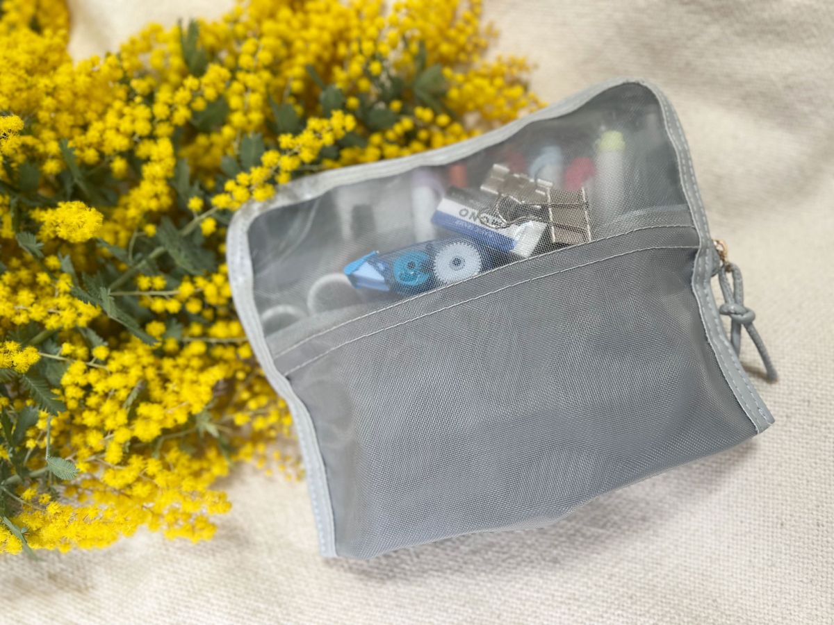 お家から外へ、どこでもワープ！スリムなのにたっぷり大容量の『旅するポーチ』スタッフはどう使う？