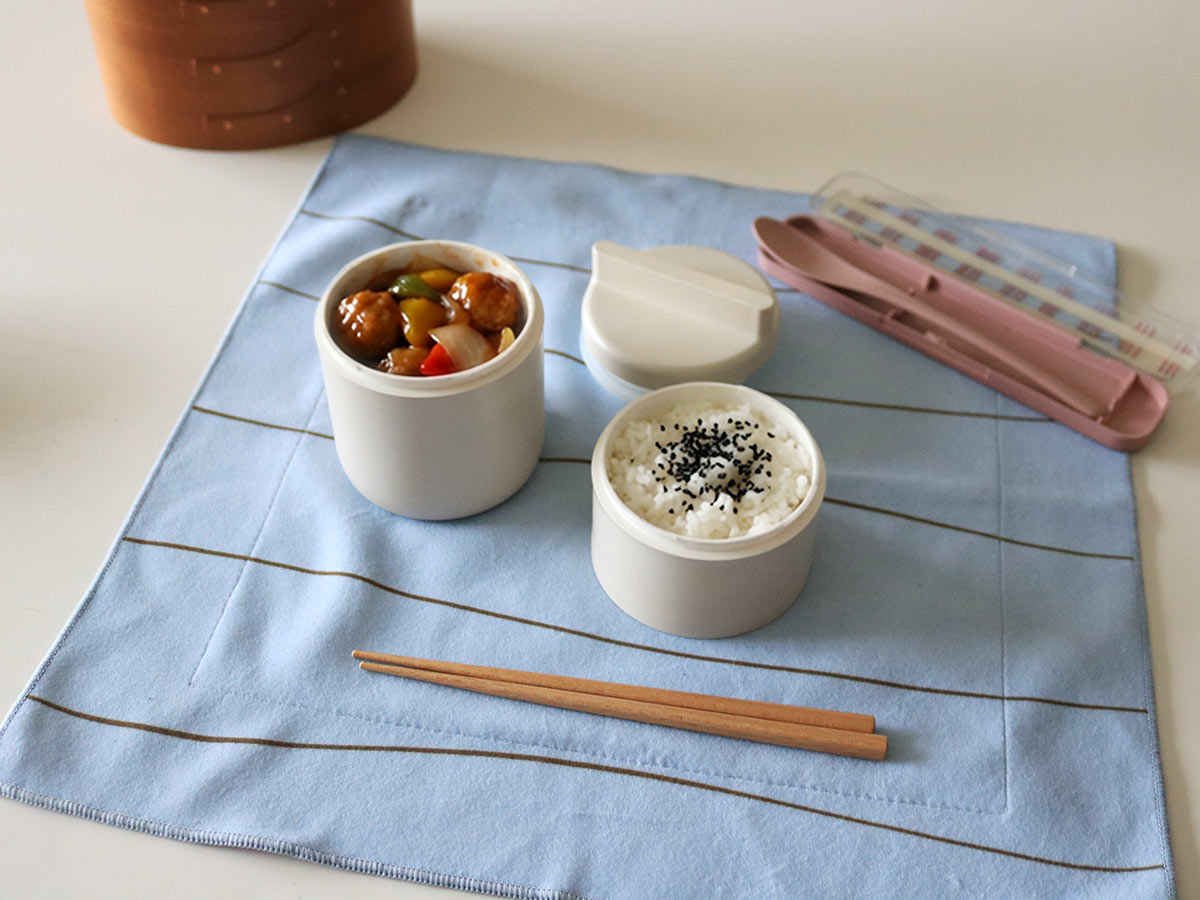 通学弁当もデスク朝食も◎ピタッと包める保冷クロスで『お弁当準備ラクちん化』にスタッフが挑戦！