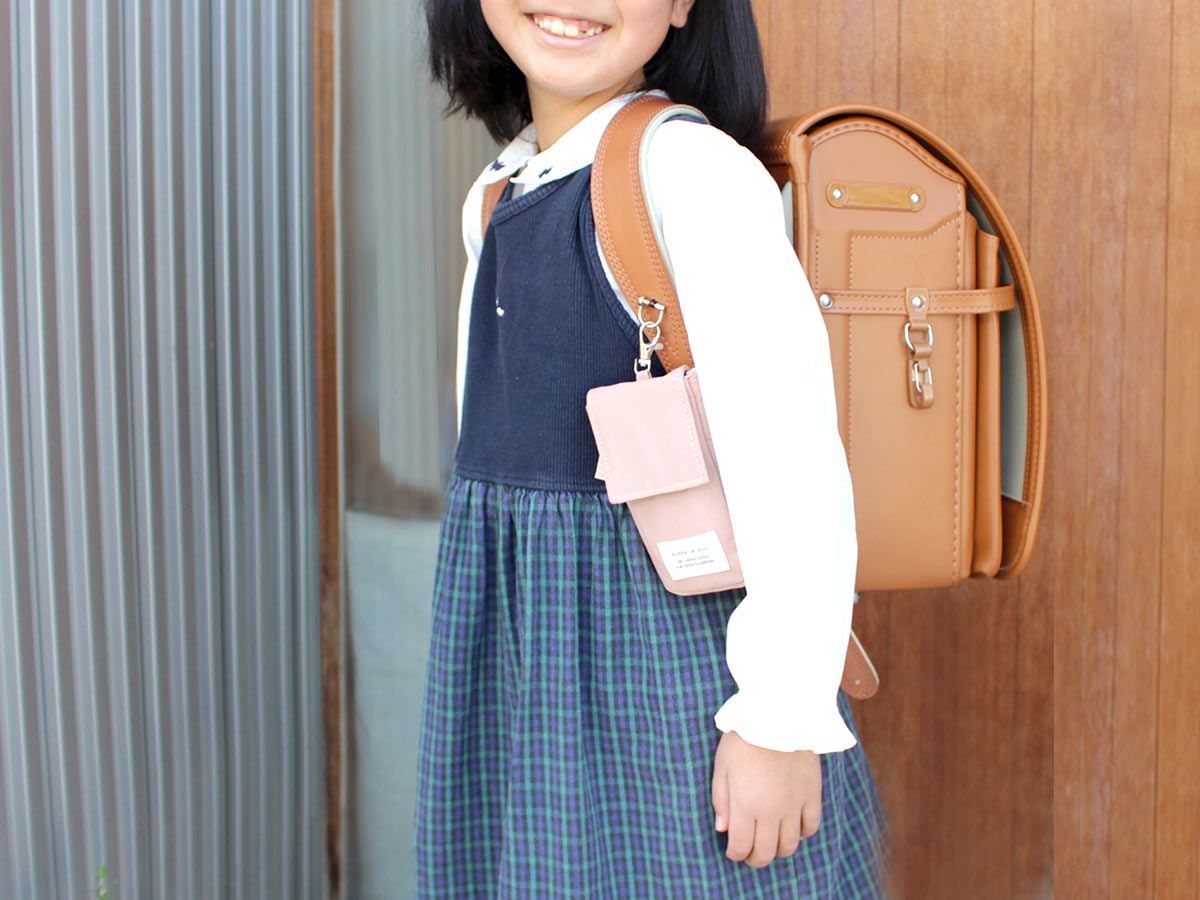 子どもの「家の鍵デビュー」に。紛失予防＆GPSも入る、クッカヤプーのキーケース